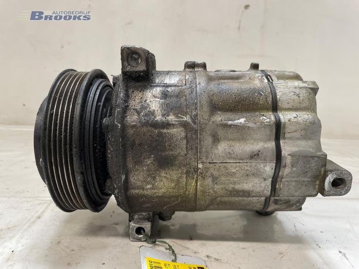 Usagé Compresseur de clim Opel Vectra C GTS 2.2 DIG 16V Prix € 20,00 Règlement à la marge proposé par Autobedrijf Brooks