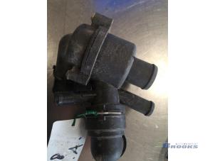 Used Thermostat housing Landrover Discovery IV (LAS) 3.0 TD V6 24V Price € 35,00 Margin scheme offered by Autobedrijf Brooks