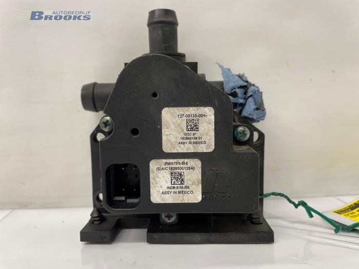 Begagnade Extra vattenpump Tesla Model S 100D Pris € 25,00 Marginaltabell erbjuds av Autobedrijf Brooks