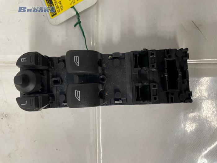Usados Interruptor de ventanilla eléctrica Volvo C30 (EK/MK) 1.6 D 16V Precio € 25,00 Norma de margen ofrecido por Autobedrijf Brooks