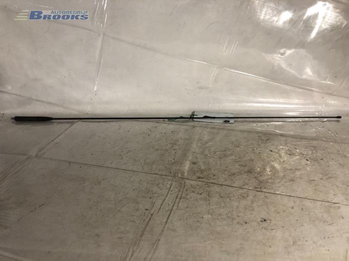 Antenna arm from a Renault Twingo (C06) 1.2 16V 2004