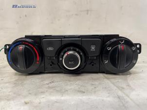 Begagnade Värmekontrollpanel Hyundai i20 1.2i 16V Pris € 35,00 Marginaltabell erbjuds av Autobedrijf Brooks