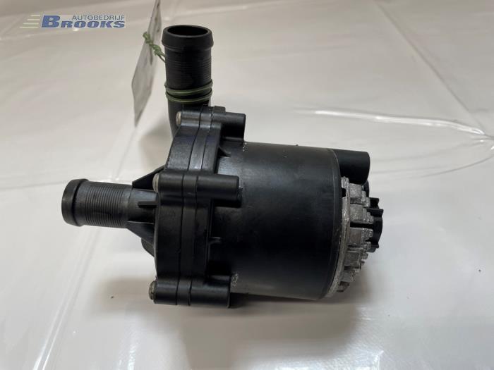 Begagnade Extra vattenpump Tesla Model S 100D Pris € 70,00 Marginaltabell erbjuds av Autobedrijf Brooks