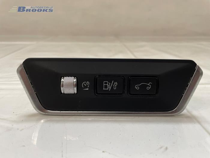 Używane Przelacznik Lynk &amp; Co 01 1.5 PHEV Cena € 40,00 Procedura marży oferowane przez Autobedrijf Brooks