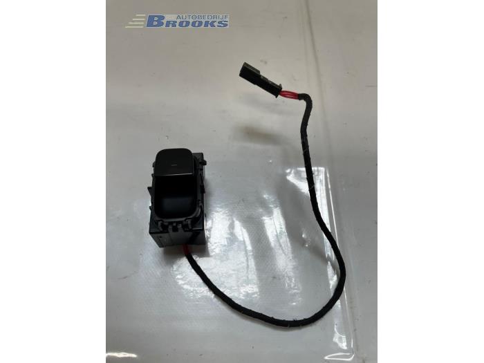 Usados Interruptor de ventanilla eléctrica Tesla Model 3 Long Range AWD 75 kWh Precio € 15,00 Norma de margen ofrecido por Autobedrijf Brooks