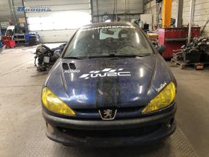 Usados Eje trasero de transmisión delantera Peugeot 206 (2A/C/H/J/S) 1.4 XR,XS,XT,Gentry Precio € 100,00 Norma de margen ofrecido por Autobedrijf Brooks