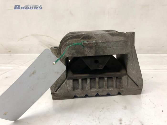 Usagé Support moteur Volkswagen Caddy III (2KA,2KH,2CA,2CH) 1.9 TDI Prix € 10,00 Règlement à la marge proposé par Autobedrijf Brooks