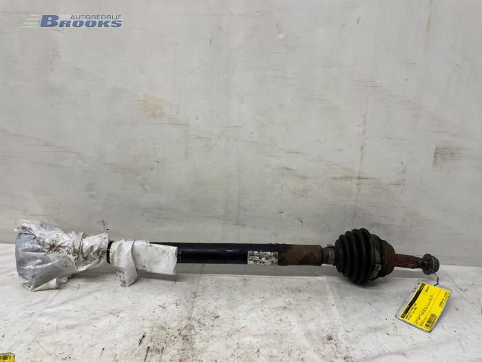 Gebrauchte Antriebswelle rechts vorne Volkswagen Polo III (6N1) 1.4i 60 Preis € 15,00 Margenregelung angeboten von Autobedrijf Brooks