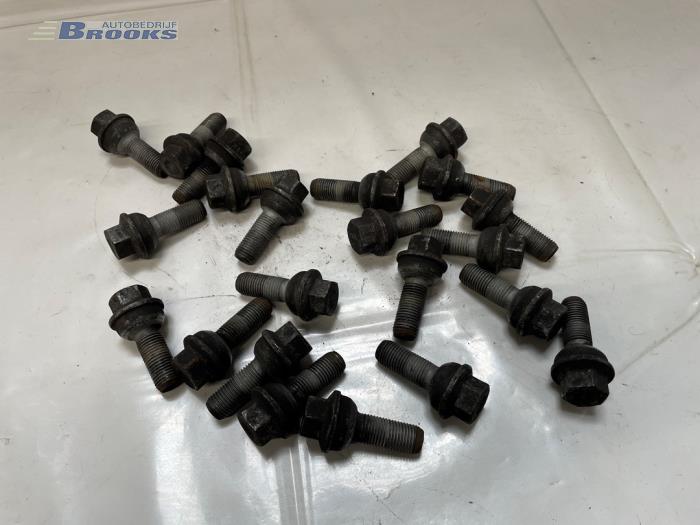 Gebrauchte Radmuttern Set Mercedes Sprinter Tourer 3,5t (907.7) 315 CDI 2.0 D RWD Preis € 20,00 Margenregelung angeboten von Autobedrijf Brooks