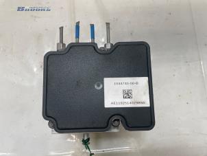 ABS-pump från en Tesla Model 3 Long Range AWD 75 kWh 2019