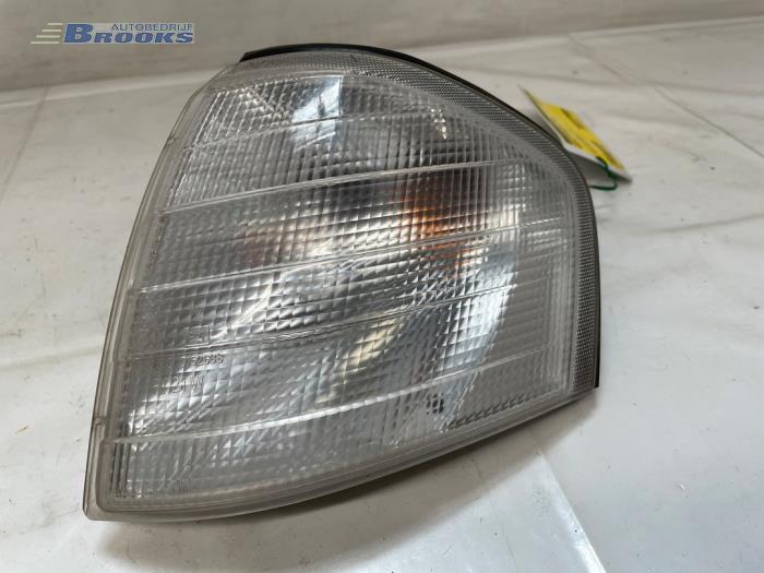 Używane Kierunkowskaz lewy Mercedes C (W202) 1.8 C-180 16V Cena € 15,00 Procedura marży oferowane przez Autobedrijf Brooks