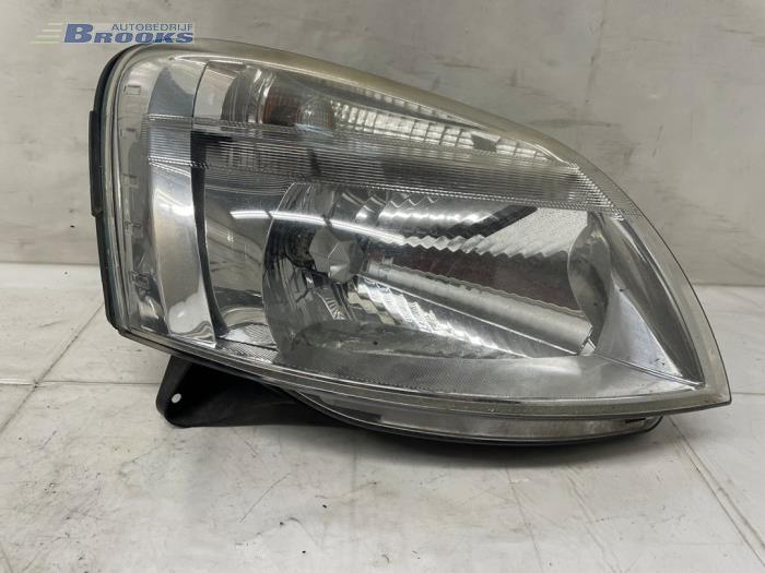 Używane Reflektor prawy Citroen Berlingo 1.6 HDI 16V 75 Cena € 15,00 Procedura marży oferowane przez Autobedrijf Brooks