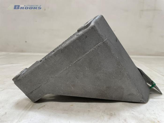 Used Engine mount Mercedes EQV 300 Price € 20,00 Margin scheme offered by Autobedrijf Brooks
