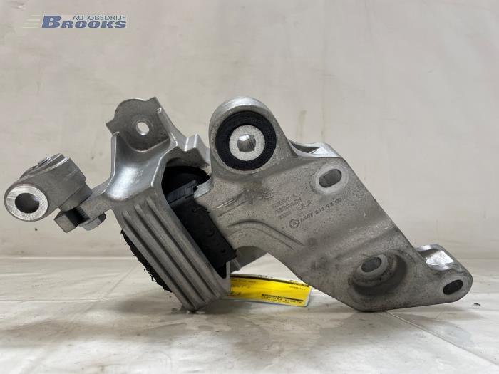 Used Engine mount Mercedes EQV 300 Price € 25,00 Margin scheme offered by Autobedrijf Brooks