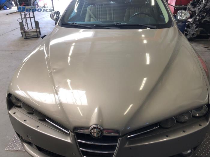 Używane Maska Alfa Romeo 159 Sportwagon (939BX) 2.4 JTDm 20V Cena € 100,00 Procedura marży oferowane przez Autobedrijf Brooks