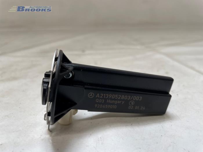 Begagnade Antenn Mercedes EQV 300 Pris € 20,00 Marginaltabell erbjuds av Autobedrijf Brooks