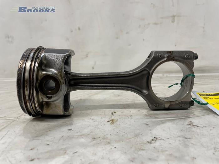 Usagé Piston Audi RS 3 Sportback (8VA/8VF) 2.5 TFSI 20V Quattro Prix € 200,00 Règlement à la marge proposé par Autobedrijf Brooks