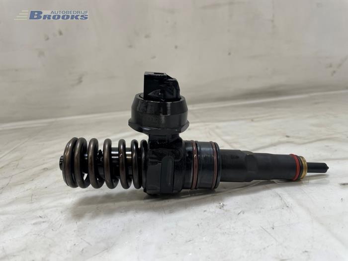 Usagé Injecteurs Volkswagen Transporter T5 2.5 TDi 4Motion Prix € 120,00 Règlement à la marge proposé par Autobedrijf Brooks