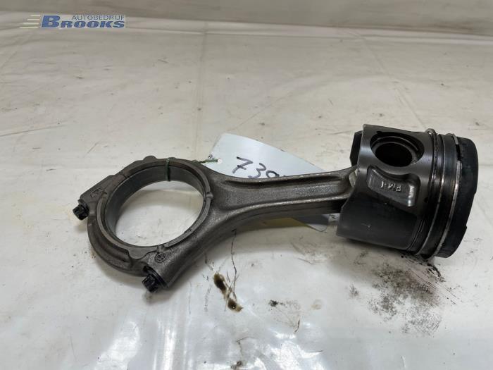 Usados Pistón Jeep Grand Cherokee (WK/WK2) 3.0 CRD V6 24V Precio € 100,00 Norma de margen ofrecido por Autobedrijf Brooks