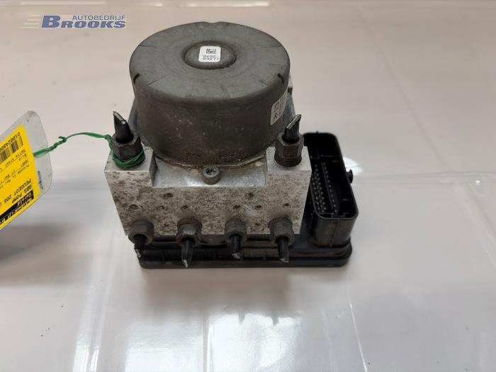 Begagnade ABS-pump Peugeot 208 I (CA/CC/CK/CL) 1.2 12V e-THP PureTech 110 Pris € 90,00 Marginaltabell erbjuds av Autobedrijf Brooks