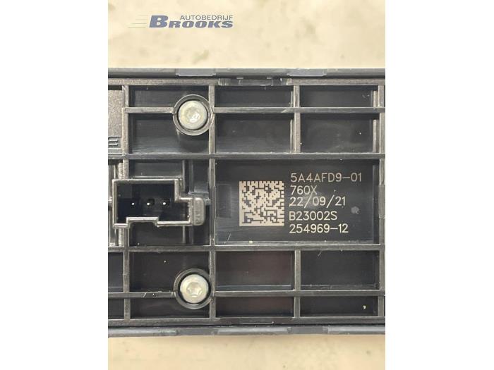 Usados Interruptor de ventanilla eléctrica BMW iX (I20) xDrive40 77 kWh Precio € 90,00 Norma de margen ofrecido por Autobedrijf Brooks