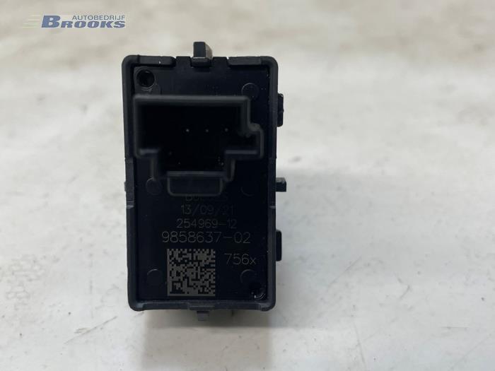 Usados Interruptor de ventanilla eléctrica BMW iX (I20) xDrive40 77 kWh Precio € 20,00 Norma de margen ofrecido por Autobedrijf Brooks