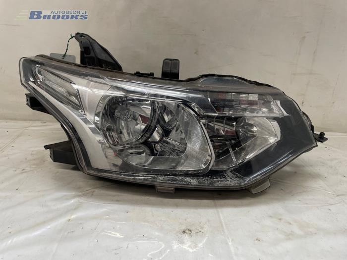 Używane Reflektor prawy Mitsubishi Outlander (GF/GG) 2.0 16V 4x2 Cena € 150,00 Procedura marży oferowane przez Autobedrijf Brooks