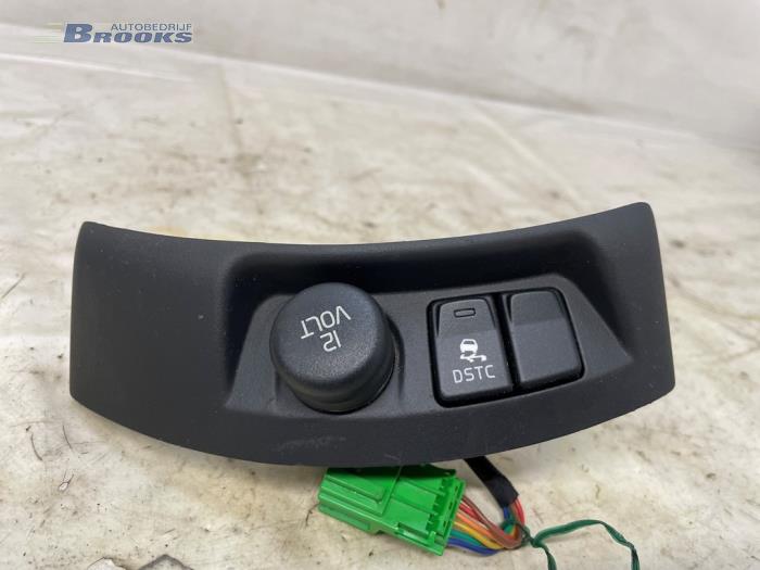 Używane Przelacznik Volvo V50 (MW) 2.4 20V Cena € 15,00 Procedura marży oferowane przez Autobedrijf Brooks
