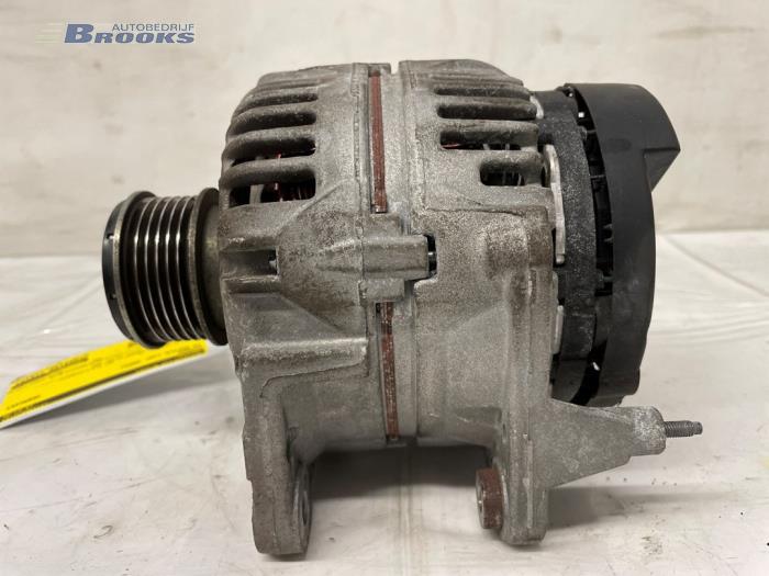Dynamo från en Volkswagen New Beetle (1Y7) 1.4 16V 2003