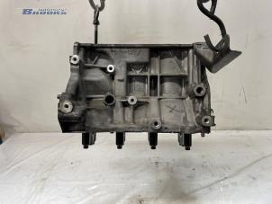Used Engine crankcase Renault Clio IV (5R) 0.9 Energy TCE 90 12V Price € 225,00 Margin scheme offered by Autobedrijf Brooks