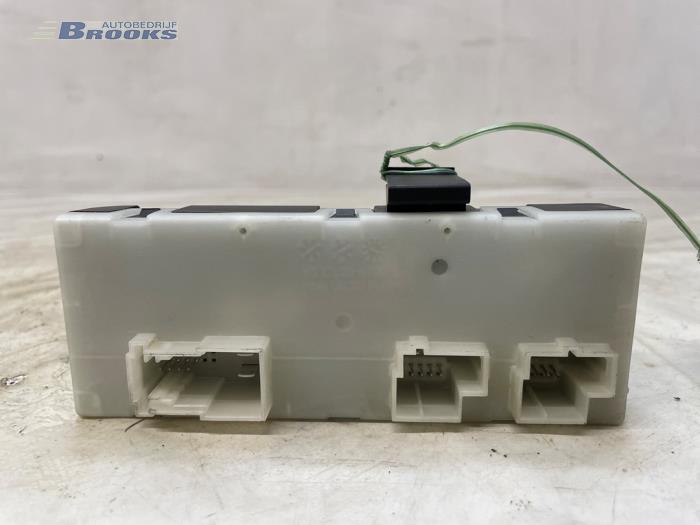 Używane Modul silnika tylnej klapy BMW X1 (F48) sDrive 20i 2.0 16V Twin Power Turbo Cena € 55,00 Procedura marży oferowane przez Autobedrijf Brooks