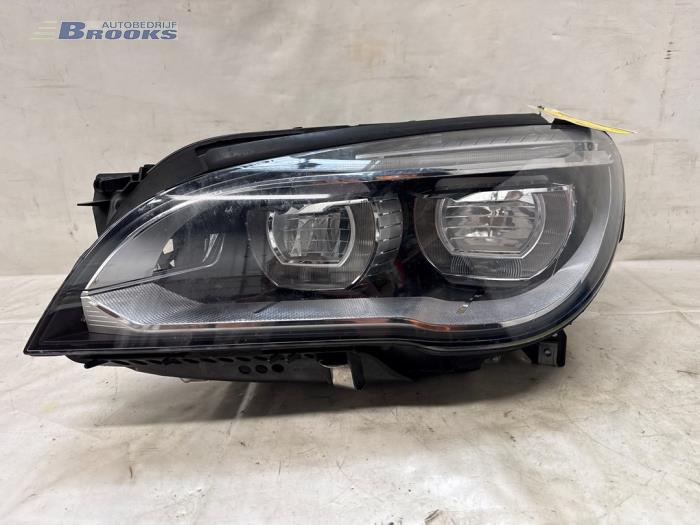 Używane Reflektor lewy BMW 7 serie (F01/02/03/04) 740d 24V Cena € 750,00 Procedura marży oferowane przez Autobedrijf Brooks