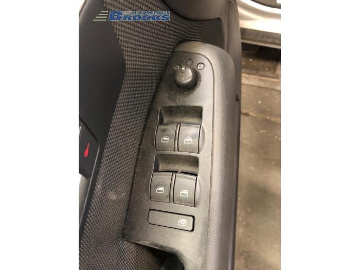 Usados Interruptor de ventanilla eléctrica Audi A4 Avant (B7) 2.0 TDI Precio € 20,00 Norma de margen ofrecido por Autobedrijf Brooks