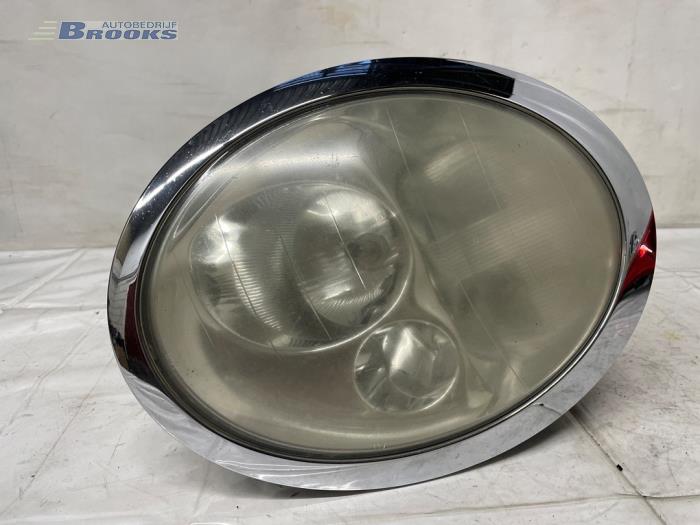 Używane Reflektor lewy BMW Mini (R50/53) 1.6 16V Cooper Cena € 25,00 Procedura marży oferowane przez Autobedrijf Brooks