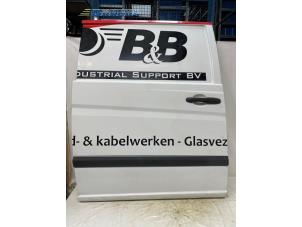 Begagnade Skjutdörr, höger Mercedes Vito (639.6) 2.2 109 CDI 16V Pris € 250,00 Marginaltabell erbjuds av Autobedrijf Brooks