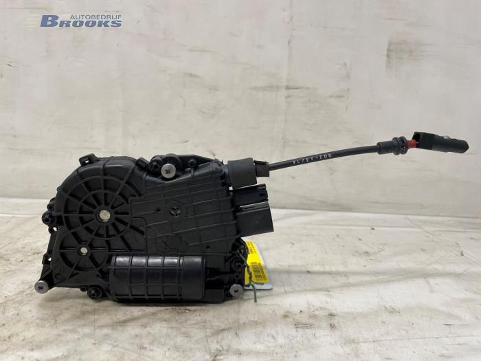 Door soft close latching motor