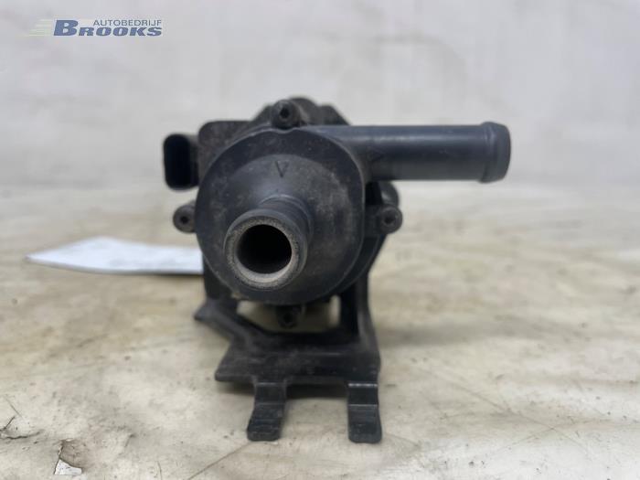 Begagnade Extra vattenpump Ford Grand C-Max (DXA) 1.0 Ti-VCT EcoBoost 12V 125 Pris € 30,00 Marginaltabell erbjuds av Autobedrijf Brooks
