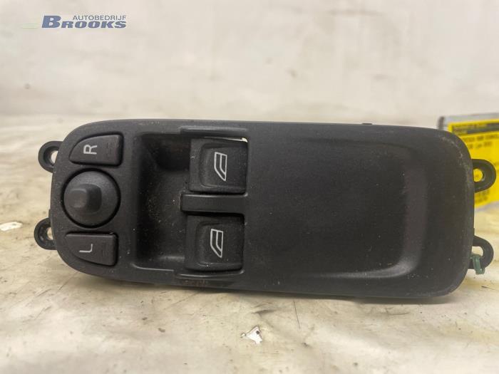Usados Interruptor de ventanilla eléctrica Volvo C30 (EK/MK) 1.8 16V Precio € 25,00 Norma de margen ofrecido por Autobedrijf Brooks