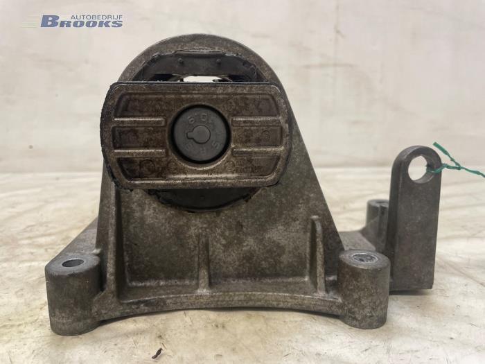 Usagé Support moteur Fiat 500 (312) 0.9 TwinAir 85 Prix € 45,00 Règlement à la marge proposé par Autobedrijf Brooks