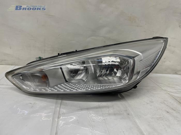 Używane Reflektor lewy Ford Focus 3 Wagon 1.0 Ti-VCT EcoBoost 12V 125 Cena € 200,00 Procedura marży oferowane przez Autobedrijf Brooks