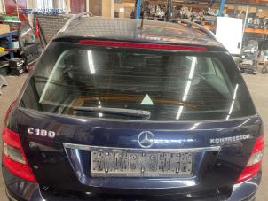 Usados Portón trasero Mercedes C Estate (S204) 1.6 C-180K 16V BlueEfficiency Precio € 200,00 Norma de margen ofrecido por Autobedrijf Brooks