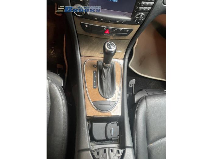 Begagnade Växelspak Mercedes E Combi 4-matic (S211) 3.0 E-320 CDI 24V Pris på förfrågan erbjuds av Autobedrijf Brooks