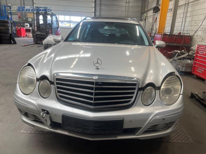 Used Ignition lock + computer Mercedes E Combi 4-matic (S211) 3.0 E-320 CDI 24V Price on request offered by Autobedrijf Brooks