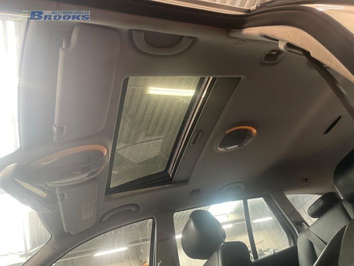Gebrauchte Schiebedach Mercedes E Combi 4-matic (S211) 3.0 E-320 CDI 24V Preis € 300,00 Margenregelung angeboten von Autobedrijf Brooks