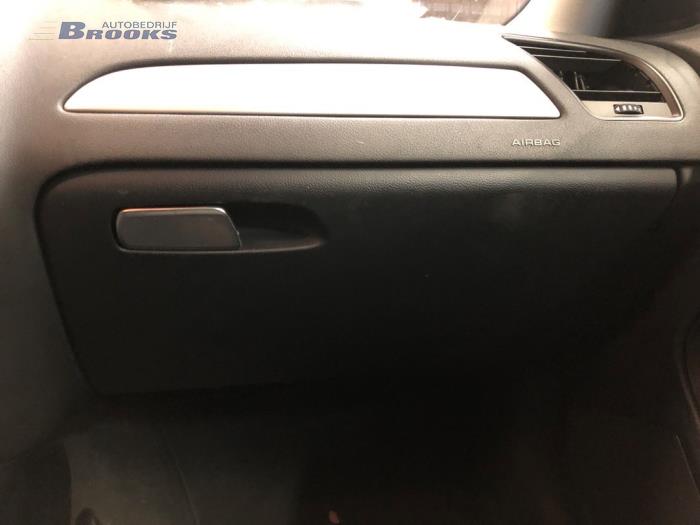 Begagnade Handskfack Audi A4 Avant (B8) 1.8 TFSI 16V Pris € 30,00 Marginaltabell erbjuds av Autobedrijf Brooks