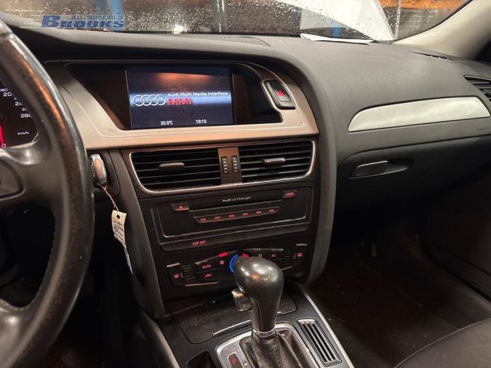 Begagnade Innerdisplay Audi A4 Avant (B8) 1.8 TFSI 16V Pris € 85,00 Marginaltabell erbjuds av Autobedrijf Brooks