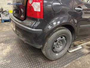 Gebrauchte Stoßstange hinten Volkswagen Polo IV (9N1/2/3) 1.4 16V Preis € 30,00 Margenregelung angeboten von Autobedrijf Brooks