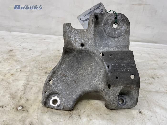 Used Engine mount Volkswagen Touareg (7LA/7L6) 4.2 V8 40V Price € 25,00 Margin scheme offered by Autobedrijf Brooks
