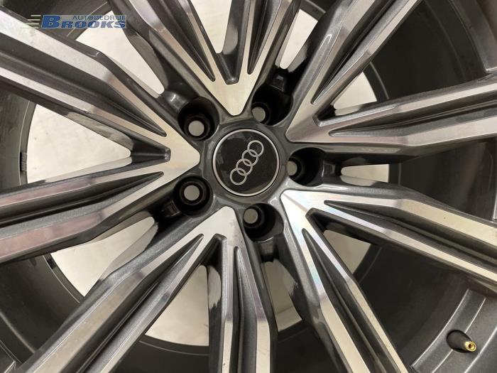 Używane Obrecz Audi Q7 (4MB/4MG) 3.0 V6 24V 55 TFSI Quattro Cena € 325,00 Procedura marży oferowane przez Autobedrijf Brooks