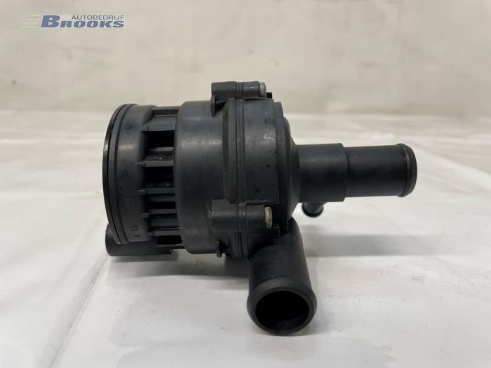 Begagnade Extra vattenpump Mercedes C (W204) 3.0 C-320 CDI V6 24V Pris € 20,00 Marginaltabell erbjuds av Autobedrijf Brooks